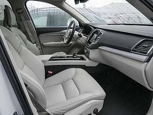 Volvo  D5 AWD Momentum Pro KAMERA HGSD NAVI ACC