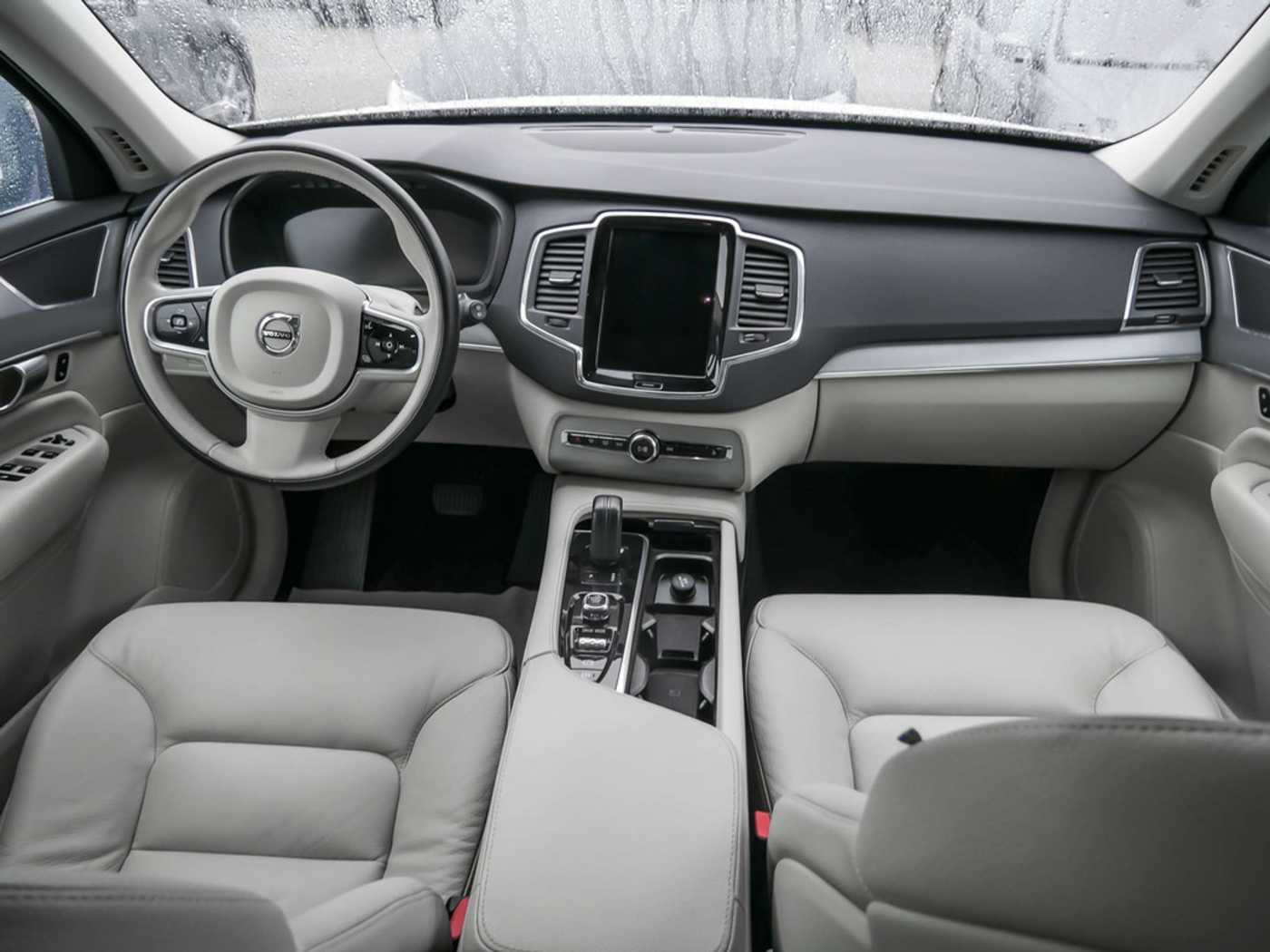 Volvo  D5 AWD Momentum Pro KAMERA HGSD NAVI ACC